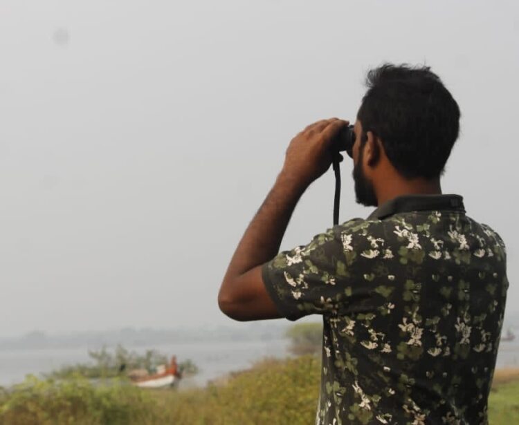 माणसांच्या शोधात…!