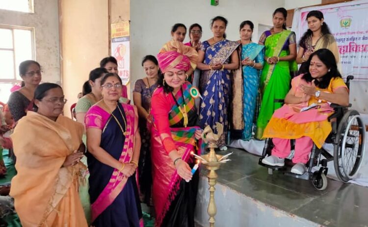 ‘महिला स्वतः सक्षम असून त्यांनी आपल्यातील ऊर्जा ओळखणे गरजेचे आहे.’ – सोनाली नवांगुळ