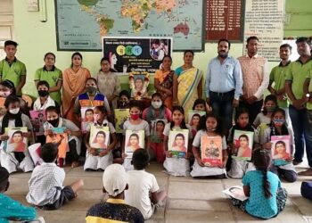 शालेय साहित्याचे वाटप करून सावित्रीमाईंची जयंती साजरी