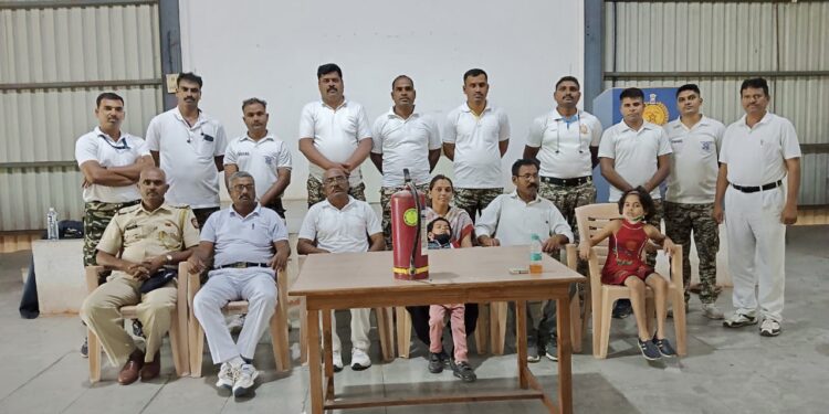 पोलीस प्रशिक्षण केंद्र खंडाळा येथे अग्निसुरक्षा प्रशिक्षण संपन्न