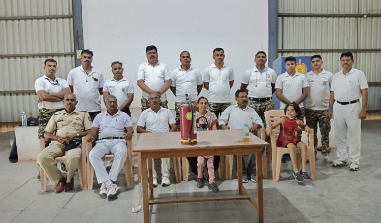 पोलीस प्रशिक्षण केंद्र खंडाळा येथे अग्निसुरक्षा प्रशिक्षण संपन्न