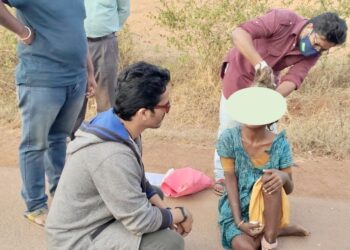 काहीच नसण्यापेक्षा काहीतरी सुरू आहे ना ! या मानसिकतेवर समाधानी राहणारे व्यवस्था नादुरुस्त, रोगट करतात.