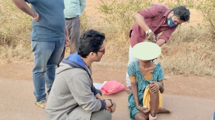 काहीच नसण्यापेक्षा काहीतरी सुरू आहे ना ! या मानसिकतेवर समाधानी राहणारे व्यवस्था नादुरुस्त, रोगट करतात.