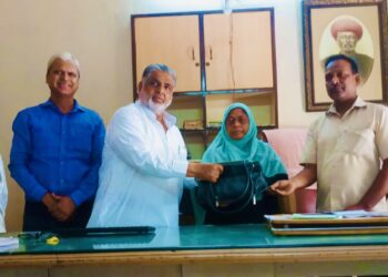 रिक्षाचालकाच्या प्रामाणिकपणामुळे विद्यार्थ्यांचे शैक्षणिक नुकसान टळले