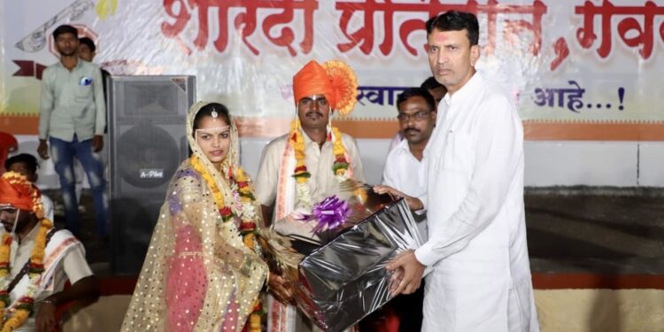 शारदा प्रतिष्ठानच्या सामूहिक विवाह सोहळ्यात २१ जोडप्यांचे शुभमंगल !