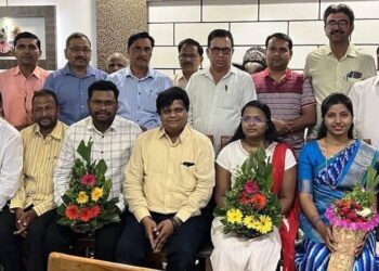 राजमाता जिजाऊ बचतगटातर्फे स्पर्धा परिक्षेतील यशस्वी विद्यार्थ्यांचा सत्कार