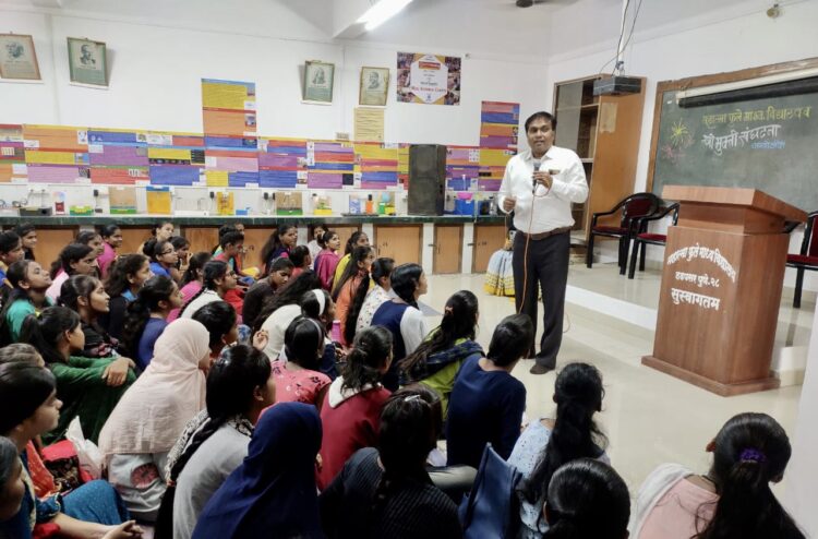 स्त्री मुक्ती संघटनेच्या वतीने ‘दहावी नंतर पुढे काय’ विषयावर सत्र संपन्न