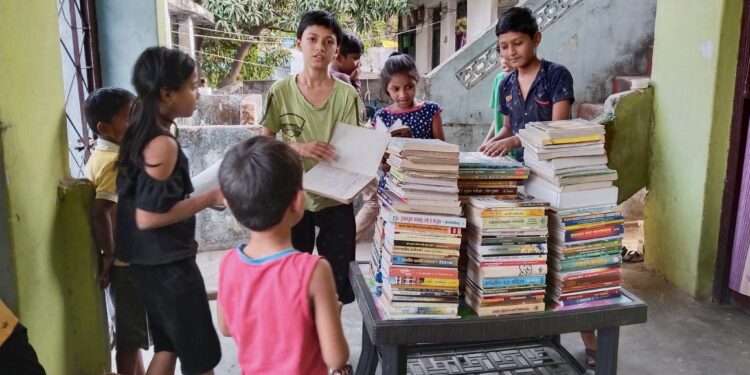 जागृत युवा मंचच्या वतीने चंद्रपुरात ‘गाव तेथे वाचनालय मोहीम’
