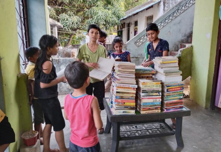 जागृत युवा मंचच्या वतीने चंद्रपुरात ‘गाव तेथे वाचनालय मोहीम’