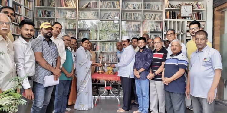 उन्नति सोशल फाऊंडेशनच्या विठाई वाचनालयात महाराष्ट्र दिन साजरा