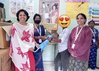 मंथन फाऊंडेशन तर्फे लालबत्ती भागातील महिलांना गरजेच्या वस्तूंचे वाटप