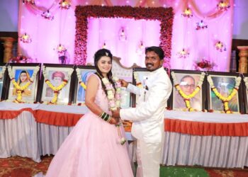 संविधानाची उद्देशिका वाचून वर वधूंनी बांधली लग्नाची गाठ; सामाजिक कार्यकर्त्याच्या विवाहाची सर्वत्र चर्चा !